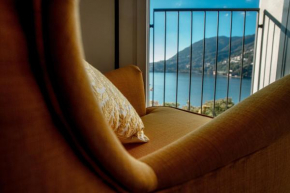 An armchair on the Lake Blevio